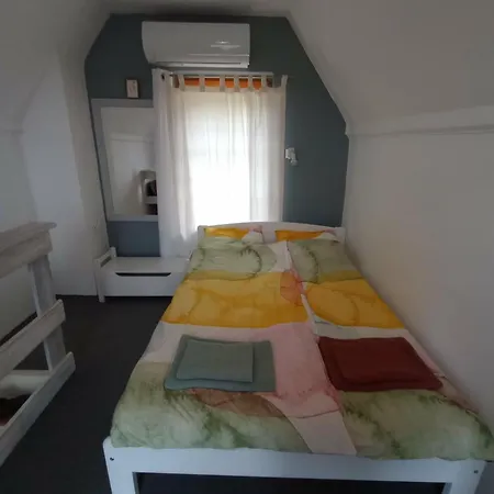 Sziklakert Vendeghaz, Feriehus